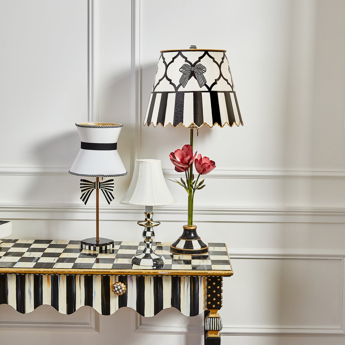 Pretty As A Bow Table Lamp - Image 7