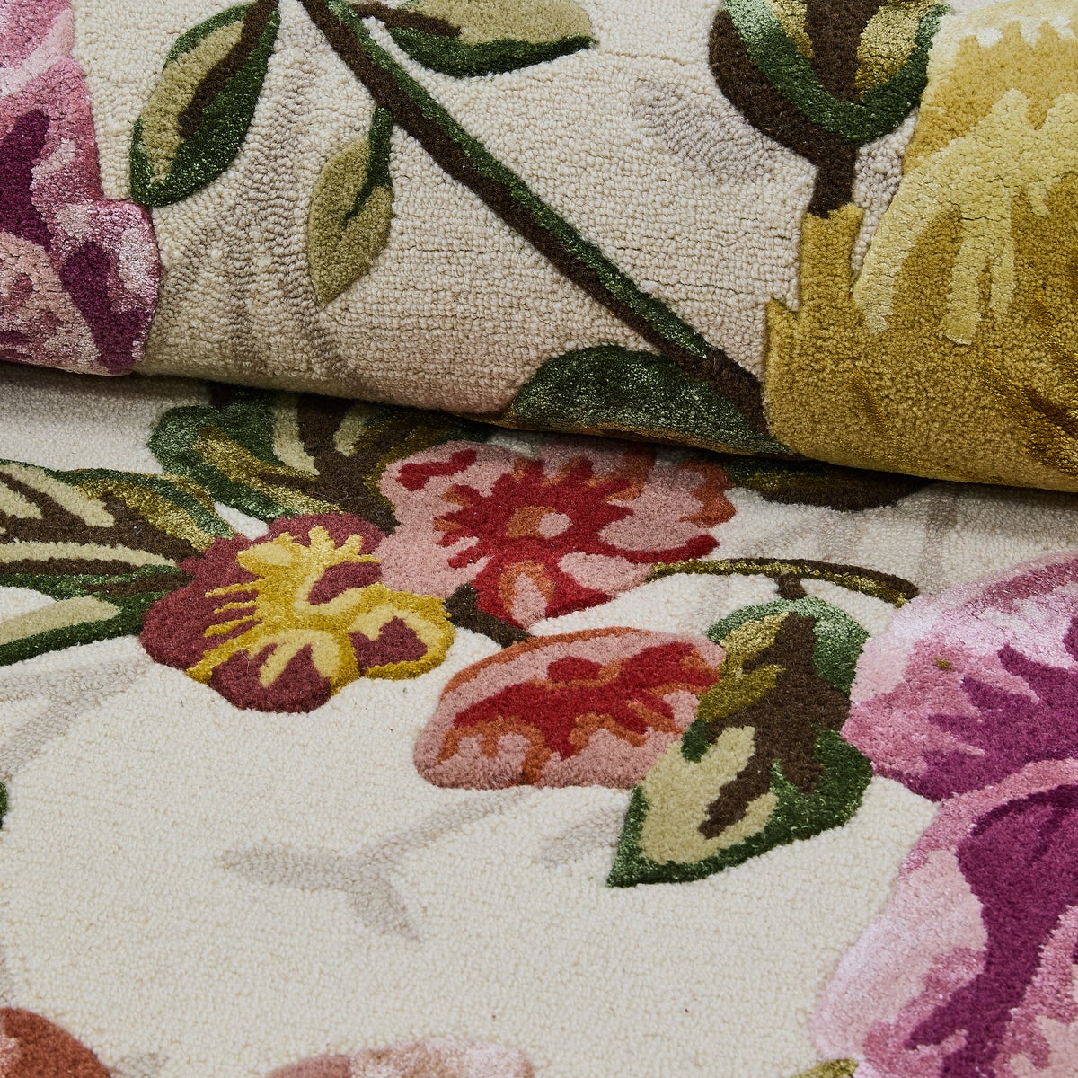 Golden Peonies 3' x 5' Rug - Image 2