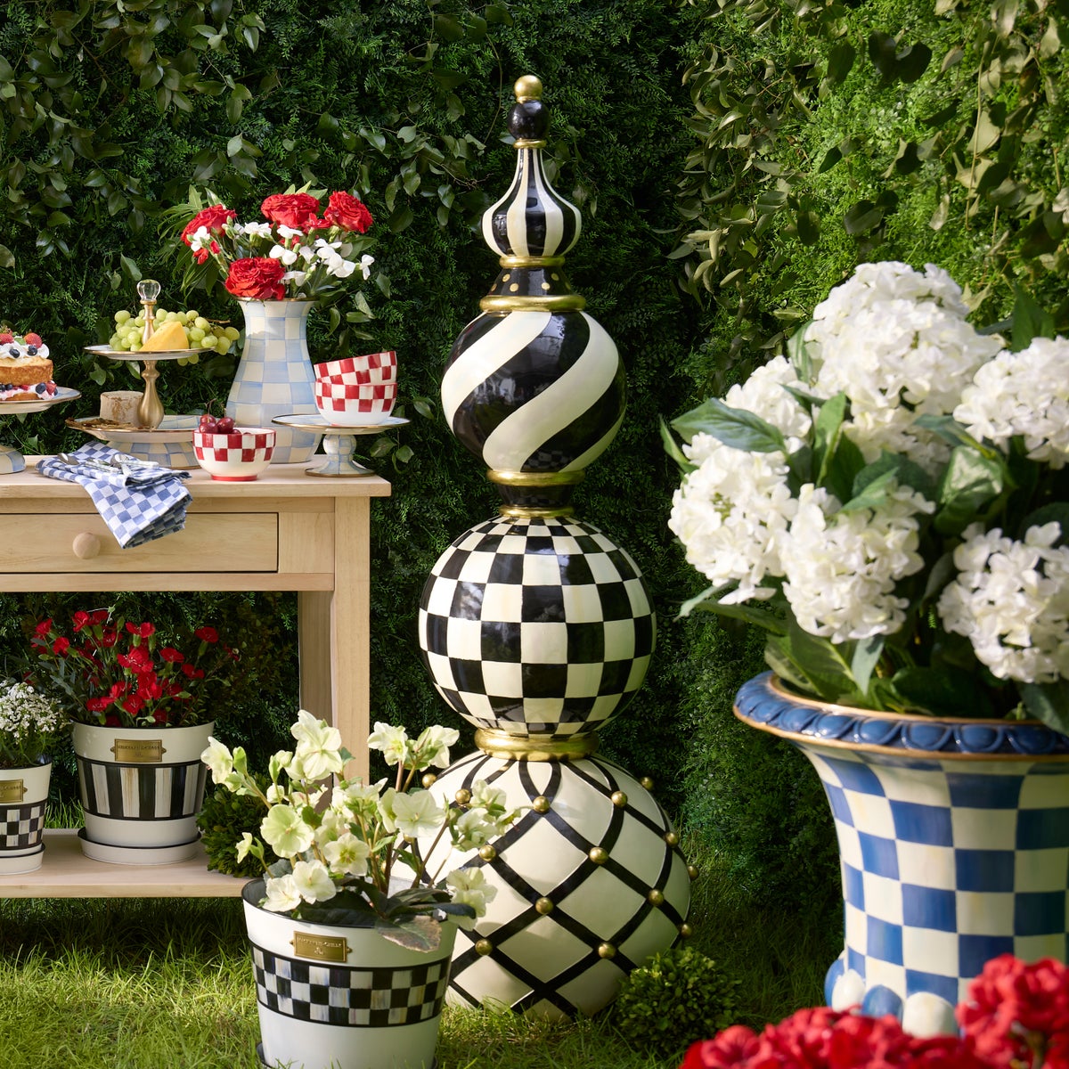 Courtly Check Trophy Topiary - Image 4