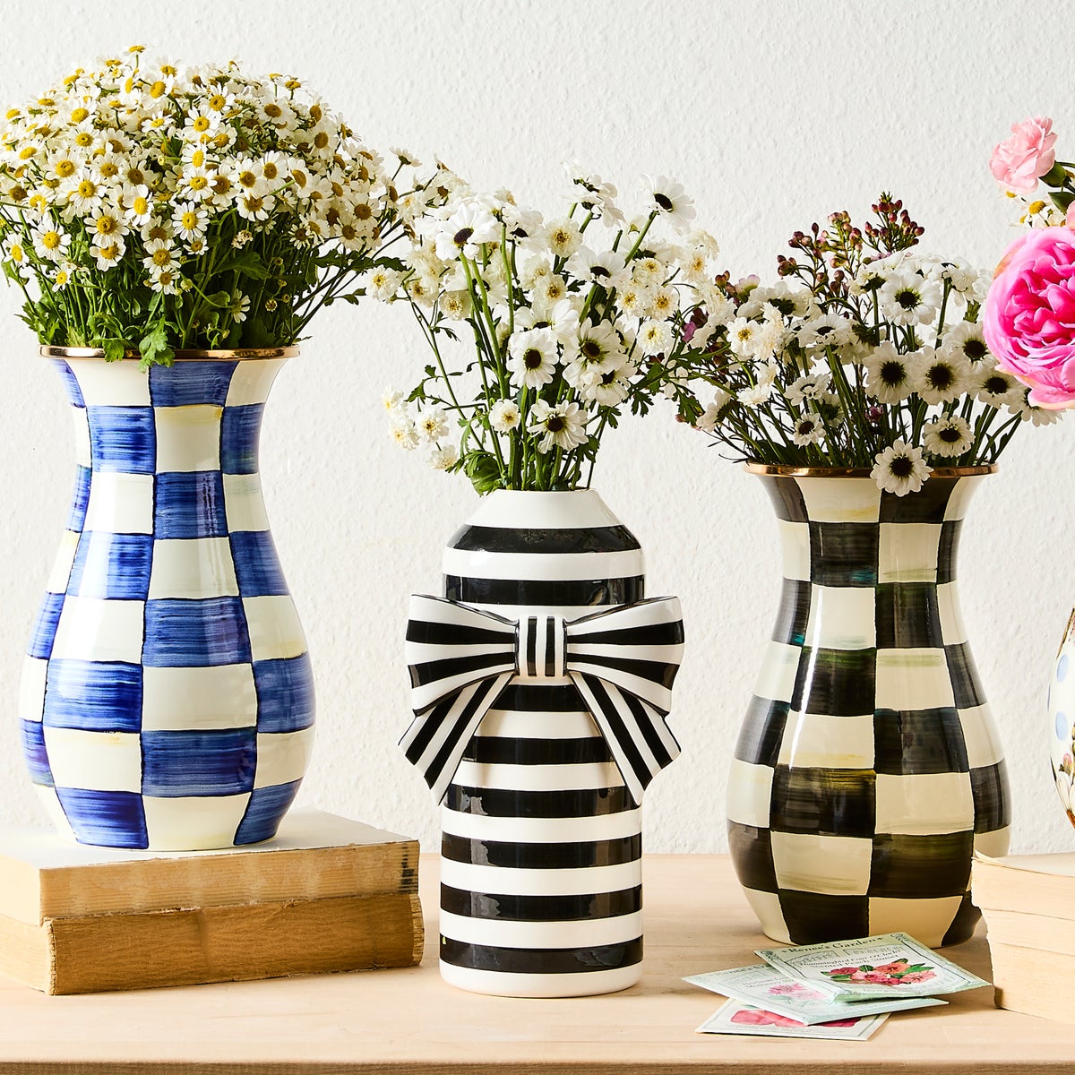 Courtly Bow Vase - Image 7