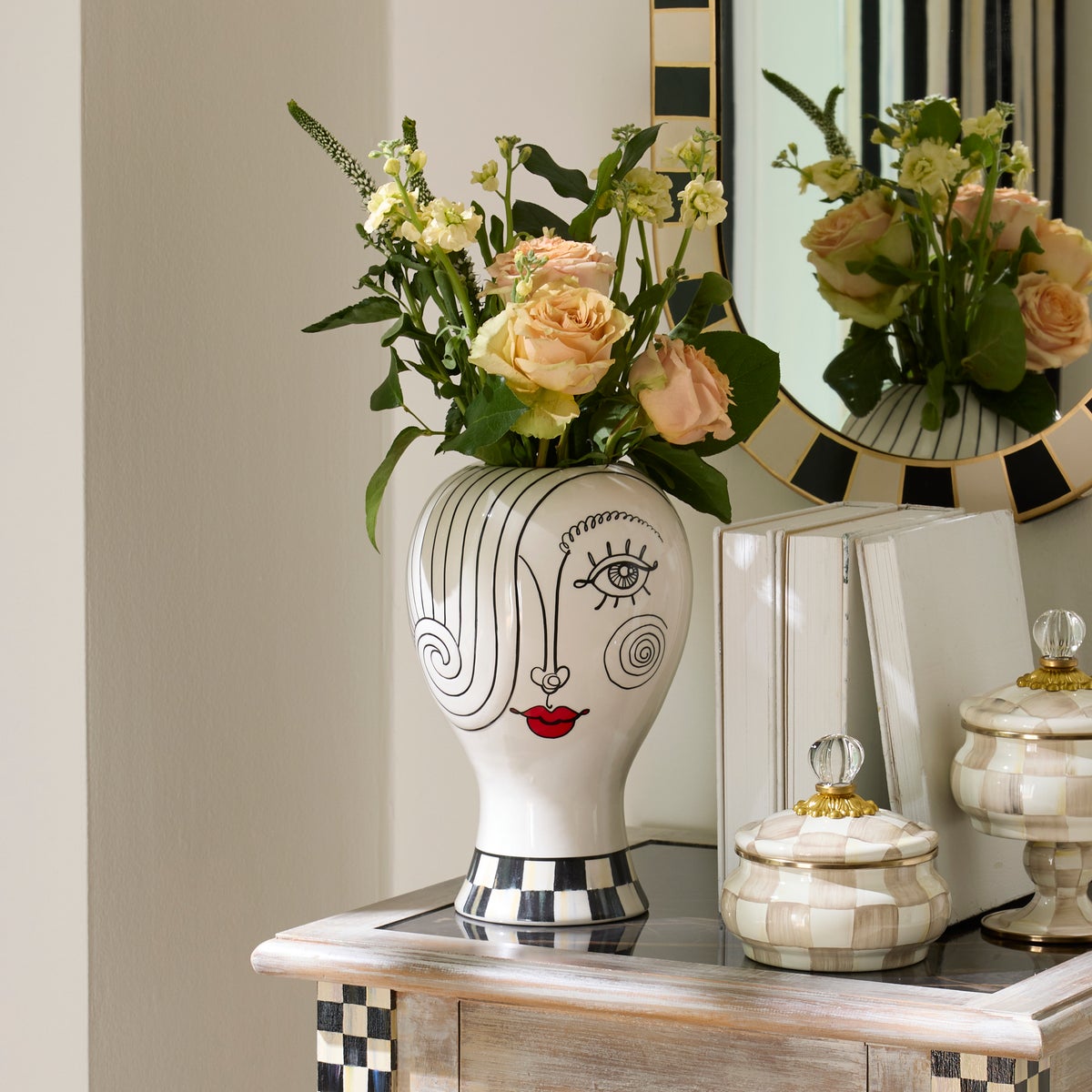 Doodles Lady Head Vase - Image 6