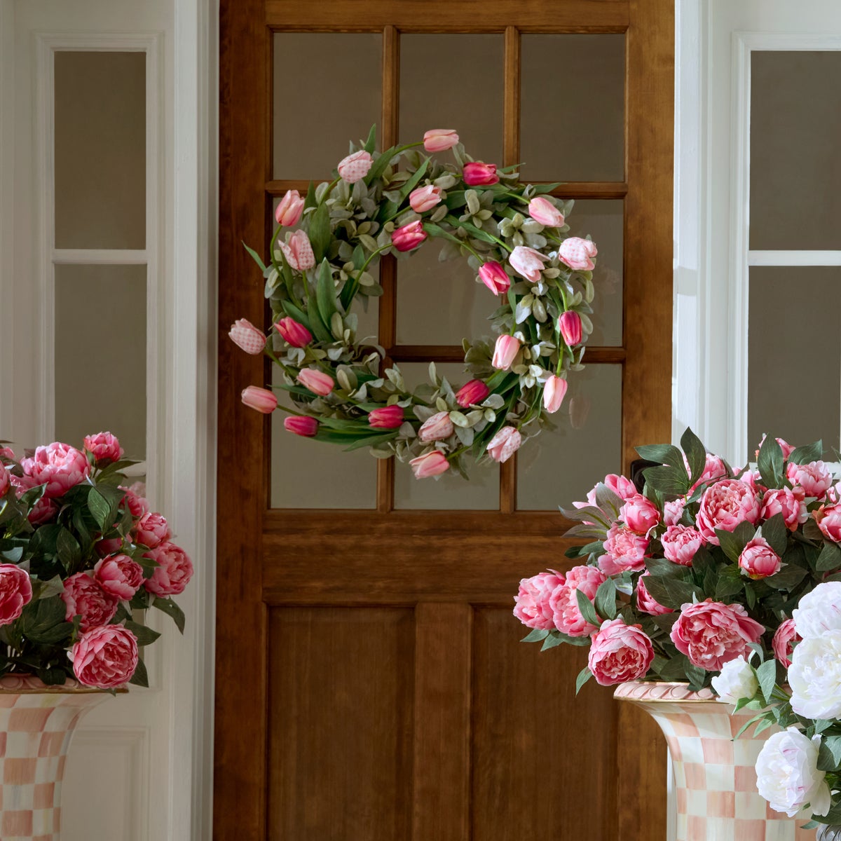 Rosy Check Tulip 28" Wreath - Image 2