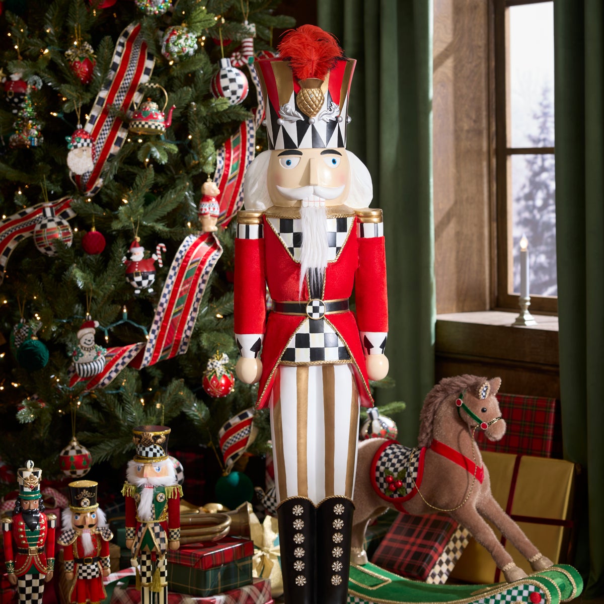 Castle Guard Trophy Nutcracker - Image 7