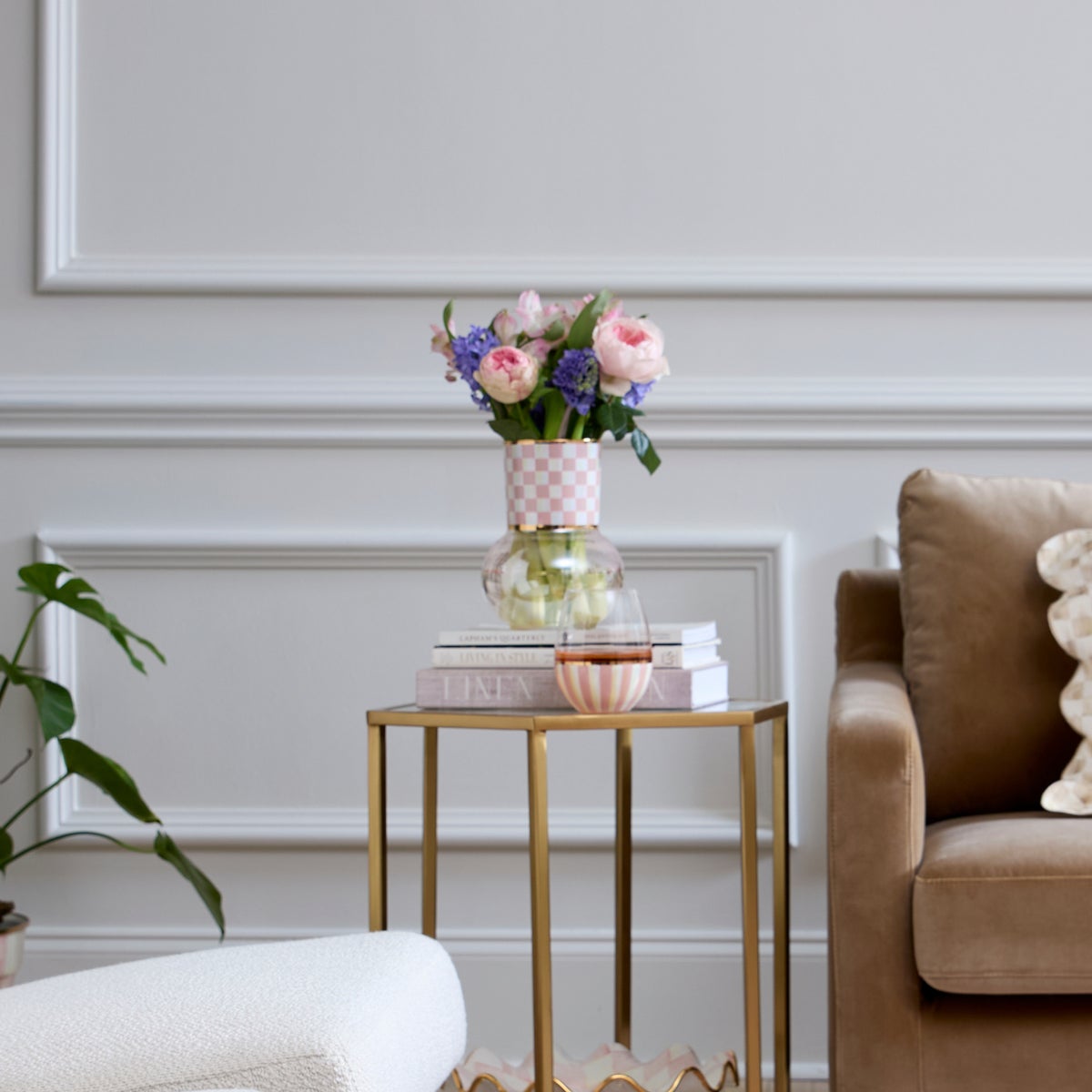 Rosy Check Glass Vase - Image 5